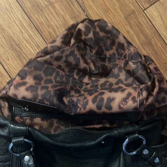 B Makowsky - Picture 3 of 5